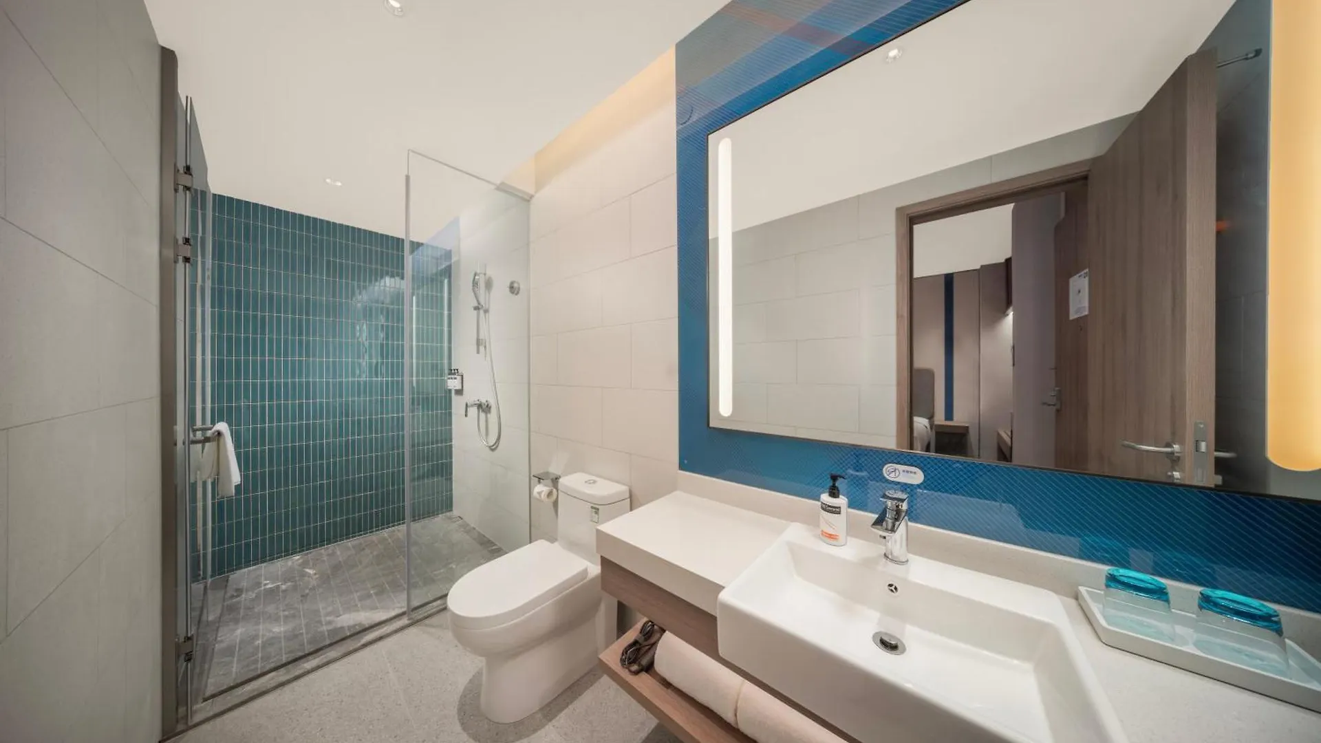 **** Hotel Holiday Inn Express Shanghai Hongqiao Linkong By Ihg China